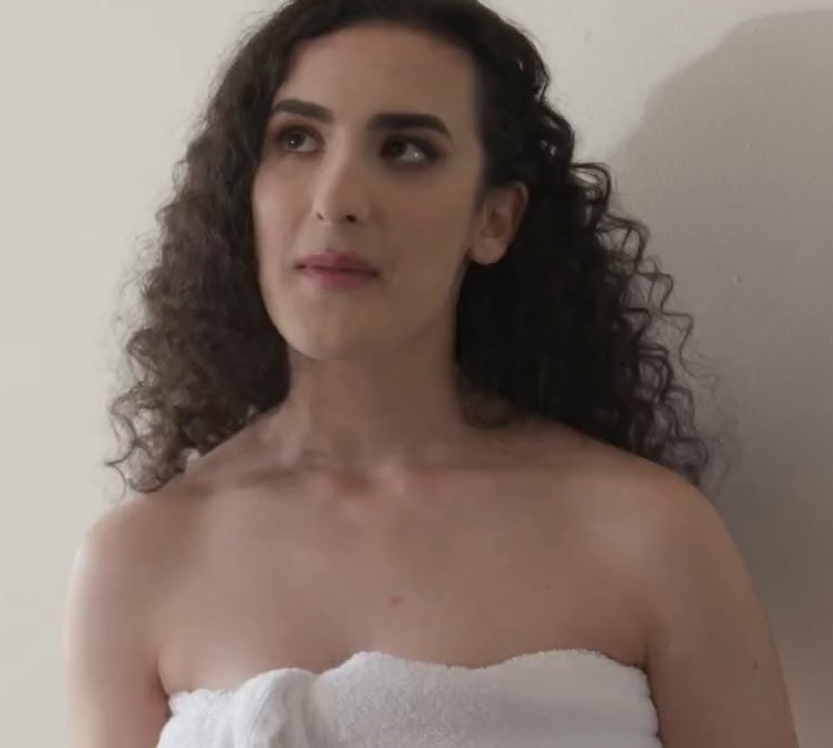 Chồng gọi điện đến dịch vụ Massage để tìm nhân viên thoải mãn cơn dâm của vợ