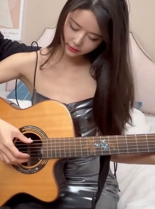 LY-056 Bản giao hưởng tình yêu của cặp anh em họ trong căn phòng vắng