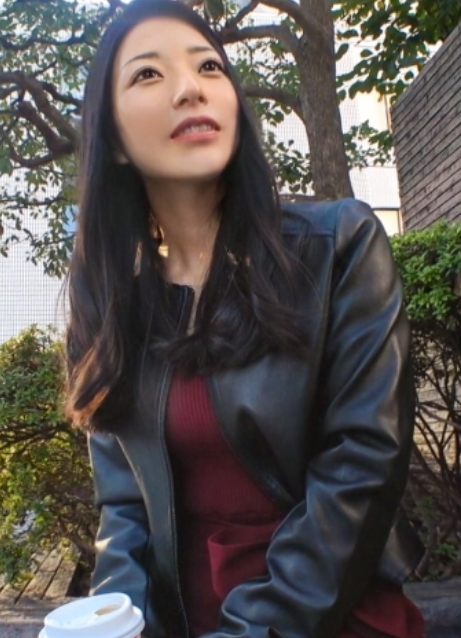 SIRO-5251 Bé nhân viên văn phòng ngại ngùng khi chơi màn cháo lưỡi