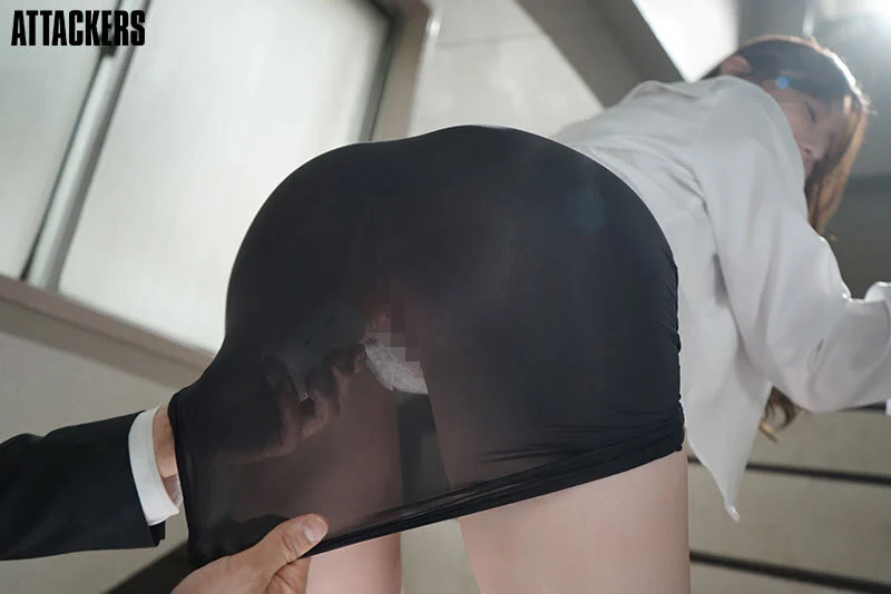 ADN-499 Thầm yêu sếp nữ thích mặc váy xuyên thấu