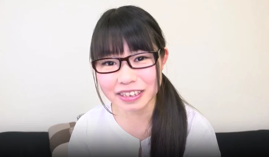 CARIBBEANCOM-052225 Cô nàng kính cận dâm ngầm lén lút tìm trai lạ trên app