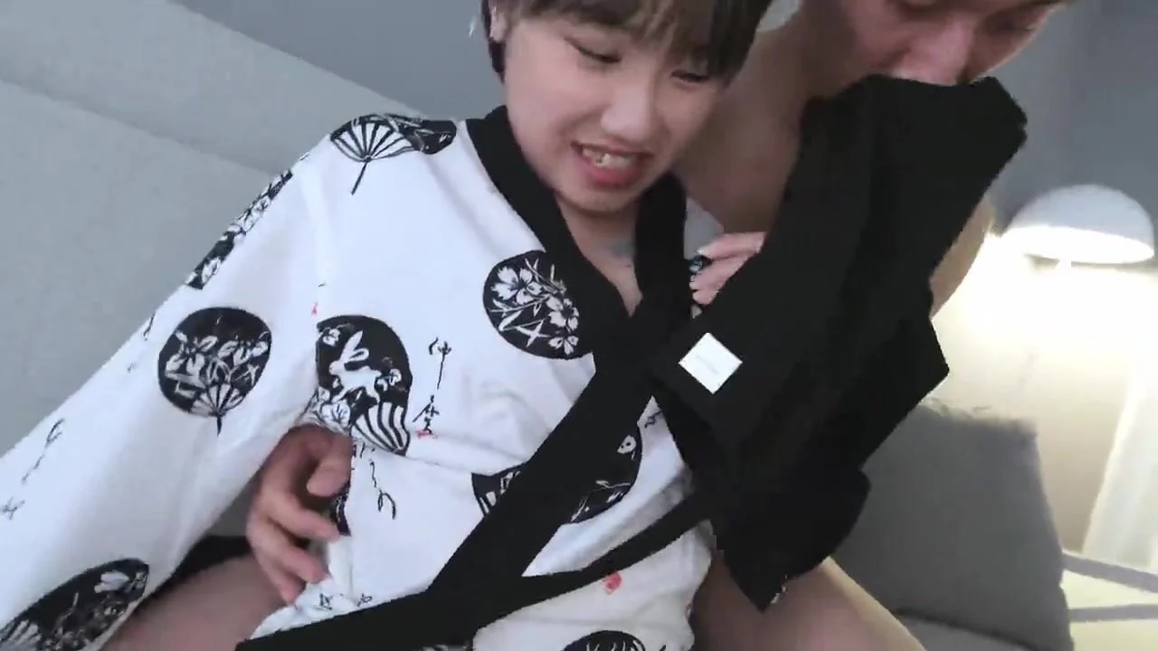 HEYZO-3732 Hanhan: Nàng Phụ Bếp Tóc Ngắn & Màn Massage Biến Thành Cuộc Truy Hoan