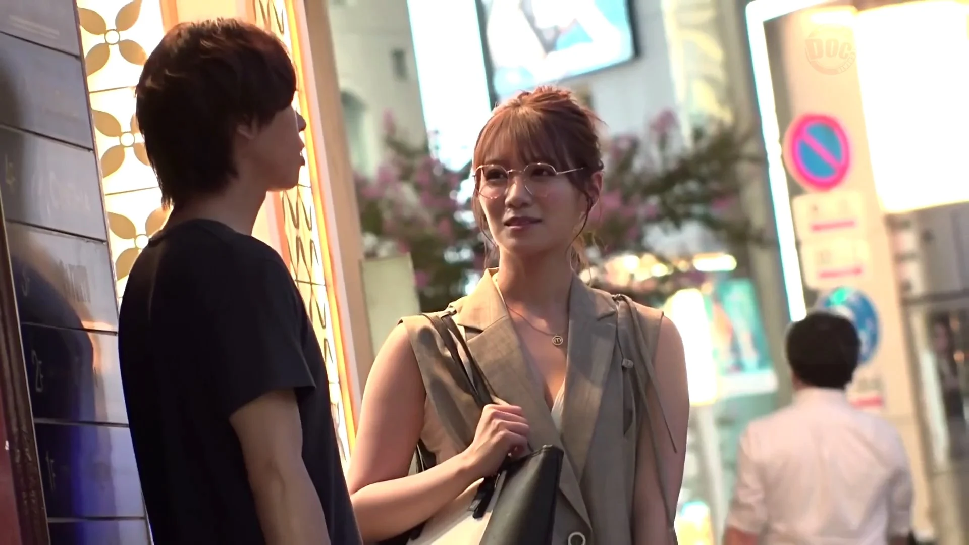 MAAN-1132 Đằng sau cặp kinh ngây thơ là cô nàng dâm dục