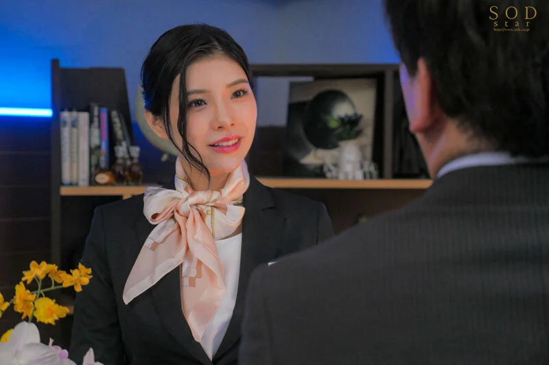 STARS-979 Cô nhân viên khách sạn dâm đãng