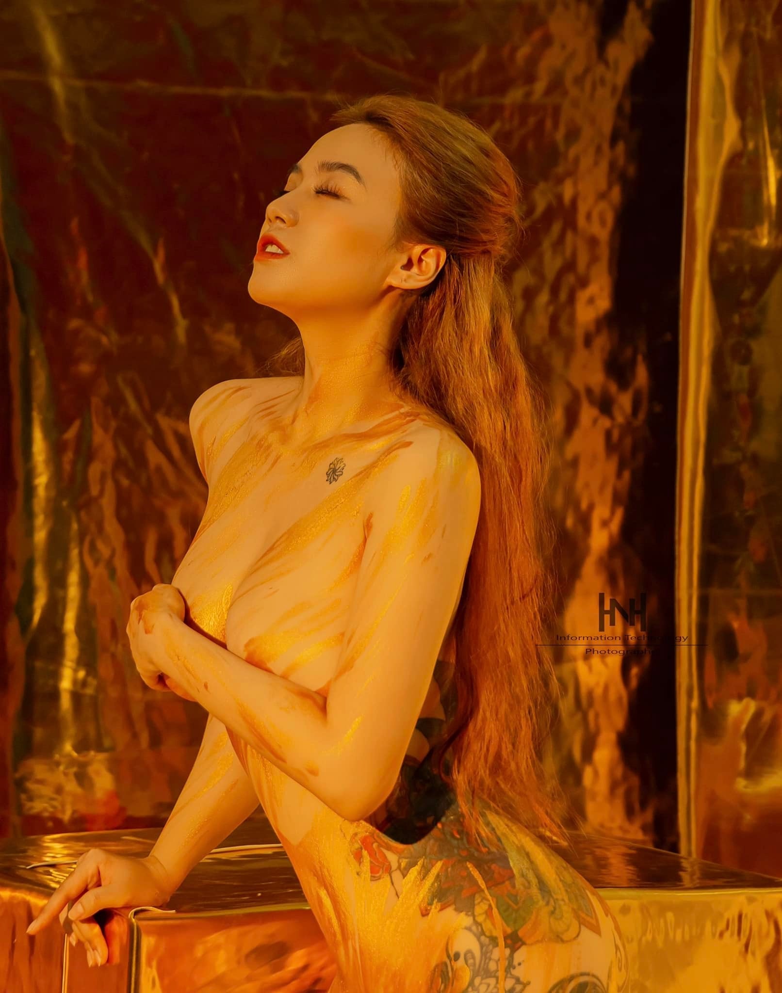 Linh miu - nude photos