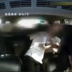 Cặp đôi quan hệ trên xe, chịch ngay trước mặt tài xế