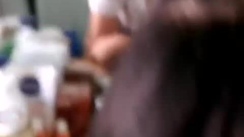 Doggy em gái áo trắng trước gương