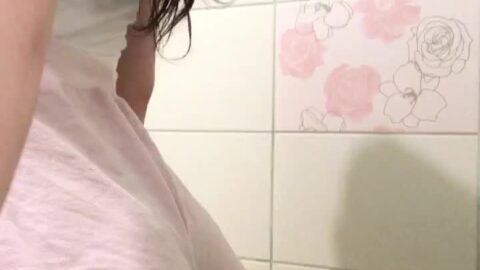 Đồ trắng đi tắm