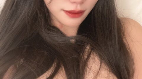 Nằm nghiêng tay ép ngực