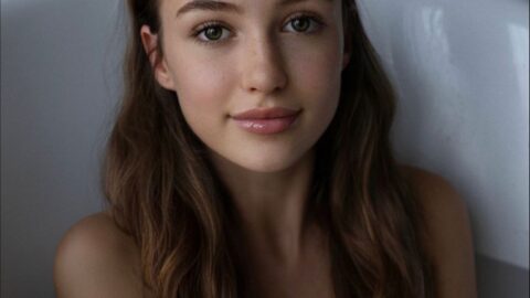 oliviacastaxx, tạo dáng trong bồn tắm