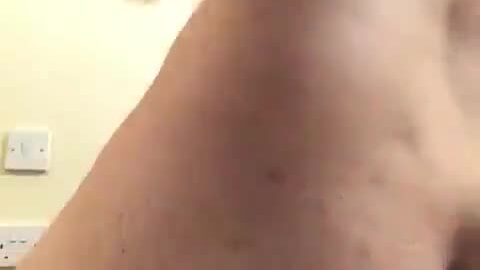 Đưa mông về phía cam