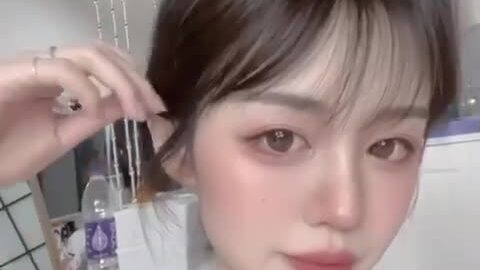 Em gái xinh chip ren trắng