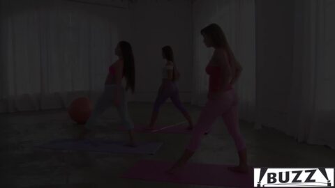 Thịt em yoga mông căng