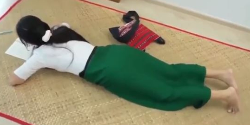 Em đang học bài anh cũng cởi quần bắt làm bồn chứa tinh cho anh