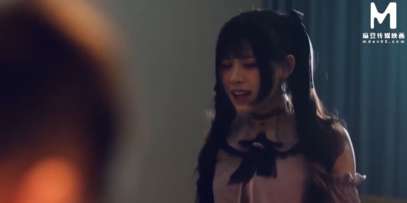 Em gái của thằng bạn thân thật dâm đãng