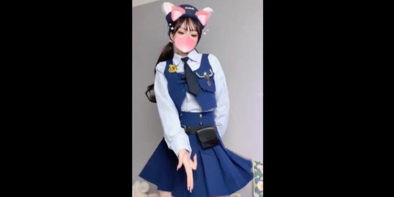 Gái xinh Trung Quốc nhún nhảy khoe vú bím phần 1